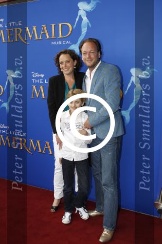 Rotterdam, 16 Juni 2012
Premiere Musical Little Mermaid in het Nieuwe Luxor theater
Marko de Koning met gezin
Foto Peter Smulders BV
