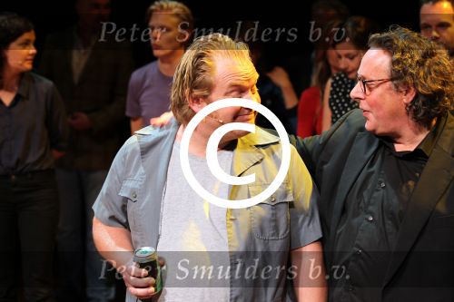 Amsterdam 31 mei 2012
Joop v d Ende presenteert de cast van de Andre Hazes musical met oa Martijn Fischer (Andre) Chantal janzen ( Rachel) Cees Geel Hajo Bruins en Doris Baaten. Regie is in handen van Ruut Weissman en Kees Prins. Presentatie was in het nieuwe de la mar theater.
Peter Smulders bv
