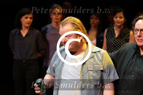 Amsterdam 31 mei 2012
Joop v d Ende presenteert de cast van de Andre Hazes musical met oa Martijn Fischer (Andre) Chantal janzen ( Rachel) Cees Geel Hajo Bruins en Doris Baaten. Regie is in handen van Ruut Weissman en Kees Prins. Presentatie was in het nieuwe de la mar theater.
Peter Smulders bv
