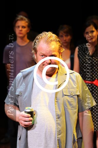 Amsterdam 31 mei 2012
Joop v d Ende presenteert de cast van de Andre Hazes musical met oa Martijn Fischer (Andre) Chantal janzen ( Rachel) Cees Geel Hajo Bruins en Doris Baaten. Regie is in handen van Ruut Weissman en Kees Prins. Presentatie was in het nieuwe de la mar theater.
Peter Smulders bv