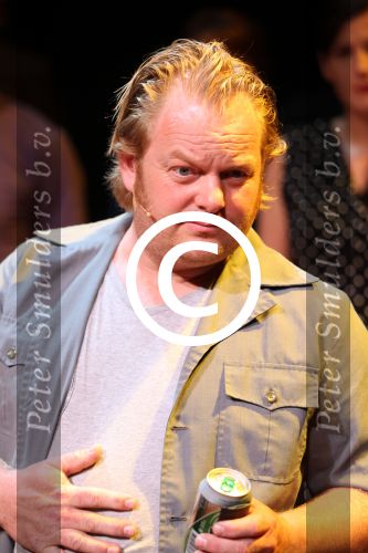 Amsterdam 31 mei 2012
Joop v d Ende presenteert de cast van de Andre Hazes musical met oa Martijn Fischer (Andre) Chantal janzen ( Rachel) Cees Geel Hajo Bruins en Doris Baaten. Regie is in handen van Ruut Weissman en Kees Prins. Presentatie was in het nieuwe de la mar theater.
Peter Smulders bv