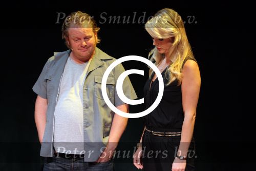 Amsterdam 31 mei 2012
Joop v d Ende presenteert de cast van de Andre Hazes musical met oa Martijn Fischer (Andre) Chantal janzen ( Rachel) Cees Geel Hajo Bruins en Doris Baaten. Regie is in handen van Ruut Weissman en Kees Prins. Presentatie was in het nieuwe de la mar theater.
Peter Smulders bv