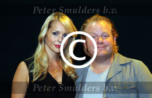 Amsterdam 31 mei 2012
Joop v d Ende presenteert de cast van de Andre Hazes musical met oa Martijn Fischer (Andre) Chantal janzen ( Rachel) Cees Geel Hajo Bruins en Doris Baaten. Regie is in handen van Ruut Weissman en Kees Prins. Presentatie was in het nieuwe de la mar theater.
Peter Smulders bv