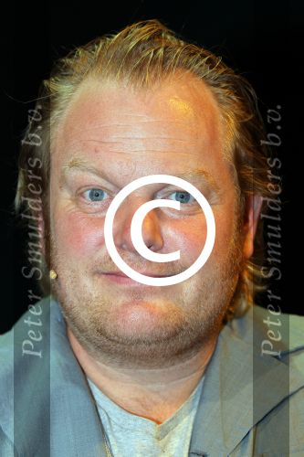 Amsterdam 31 mei 2012
Joop v d Ende presenteert de cast van de Andre Hazes musical met oa Martijn Fischer (Andre) Chantal janzen ( Rachel) Cees Geel Hajo Bruins en Doris Baaten. Regie is in handen van Ruut Weissman en Kees Prins. Presentatie was in het nieuwe de la mar theater.
Peter Smulders bv