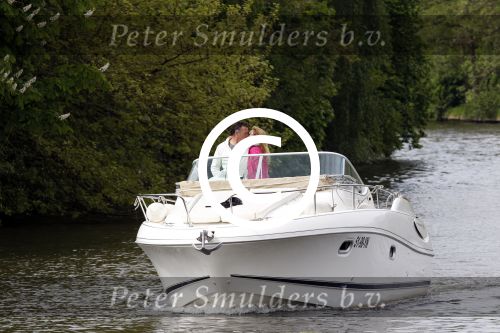 Breukelen 13 mei 2012
Jurgen Smit en Milika Peterzon weer helemaal verliefd op hun boot met de hond aan het varen.
Peter Smulders bv