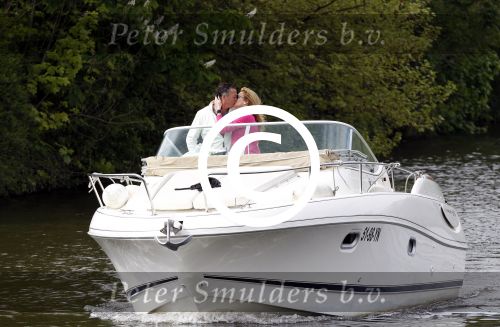 Breukelen 13 mei 2012
Jurgen Smit en Milika Peterzon weer helemaal verliefd op hun boot met de hond aan het varen.
Peter Smulders bv