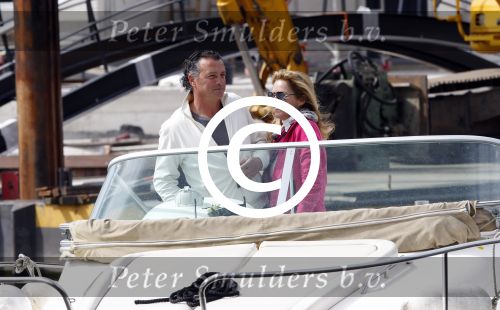 Breukelen 13 mei 2012
Jurgen Smit en Milika Peterzon weer helemaal verliefd op hun boot met de hond aan het varen.
Peter Smulders bv
