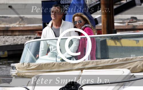 Breukelen 13 mei 2012
Jurgen Smit en Milika Peterzon weer helemaal verliefd op hun boot met de hond aan het varen.
Peter Smulders bv