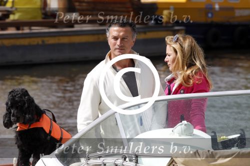 Breukelen 13 mei 2012
Jurgen Smit en Milika Peterzon weer helemaal verliefd op hun boot met de hond aan het varen.
Peter Smulders bv