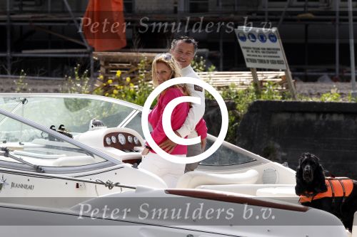 Breukelen 13 mei 2012
Jurgen Smit en Milika Peterzon weer helemaal verliefd op hun boot met de hond aan het varen.
Peter Smulders bv