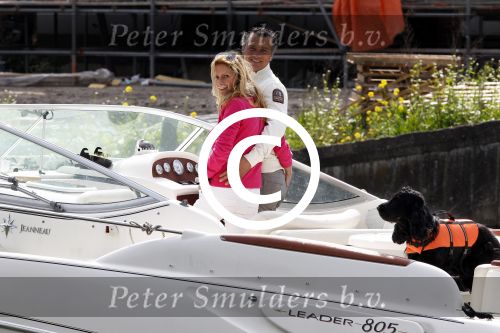 Breukelen 13 mei 2012
Jurgen Smit en Milika Peterzon weer helemaal verliefd op hun boot met de hond aan het varen.
Peter Smulders bv