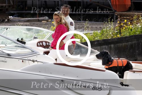 Breukelen 13 mei 2012
Jurgen Smit en Milika Peterzon weer helemaal verliefd op hun boot met de hond aan het varen.
Peter Smulders bv