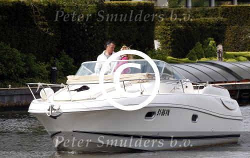 Breukelen 13 mei 2012
Jurgen Smit en Milika Peterzon weer helemaal verliefd op hun boot met de hond aan het varen.
Peter Smulders bv