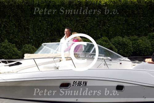Breukelen 13 mei 2012
Jurgen Smit en Milika Peterzon weer helemaal verliefd op hun boot met de hond aan het varen.
Peter Smulders bv