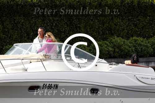 Breukelen 13 mei 2012
Jurgen Smit en Milika Peterzon weer helemaal verliefd op hun boot met de hond aan het varen.
Peter Smulders bv