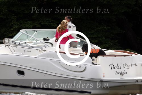 Breukelen 13 mei 2012
Jurgen Smit en Milika Peterzon weer helemaal verliefd op hun boot met de hond aan het varen.
Peter Smulders bv