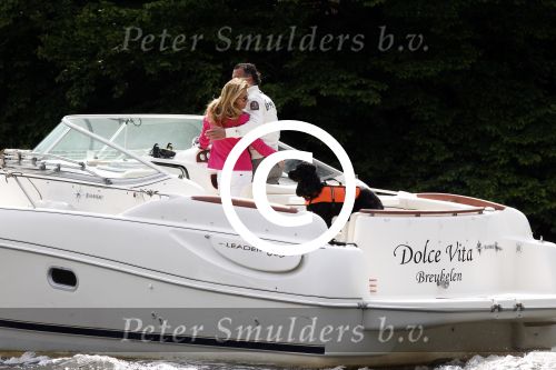 Breukelen 13 mei 2012
Jurgen Smit en Milika Peterzon weer helemaal verliefd op hun boot met de hond aan het varen.
Peter Smulders bv