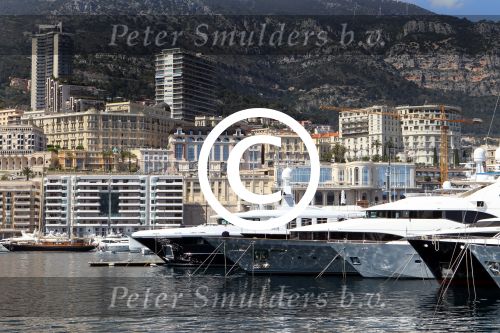 Monaco 7 mei 2012
Connie Breukhoven en haar nieuwe vriend Ben Angelier vier met zijn kinderen en vrienden zijn 60e verjaardag. Ze vertrekken bij zijn huis / appartement met rolls royce cabrio.
Peter Smulders bv