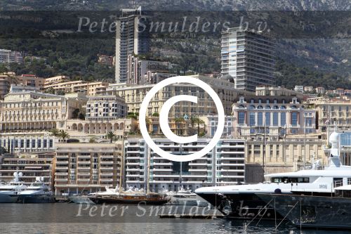 Monaco 7 mei 2012
Connie Breukhoven en haar nieuwe vriend Ben Angelier vier met zijn kinderen en vrienden zijn 60e verjaardag. Ze vertrekken bij zijn huis / appartement met rolls royce cabrio.
Peter Smulders bv