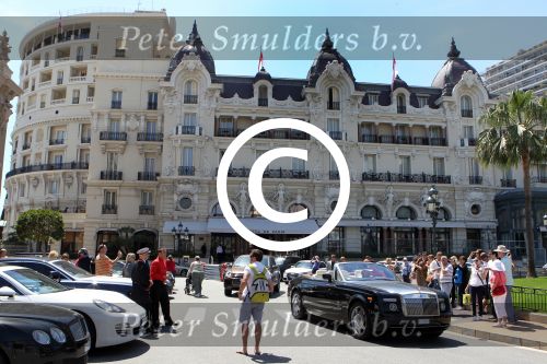 Monaco 7 mei 2012
Connie Breukhoven en haar nieuwe vriend Ben Angelier vier met zijn kinderen en vrienden zijn 60e verjaardag. Ze vertrekken bij zijn huis / appartement met rolls royce cabrio.
Peter Smulders bv