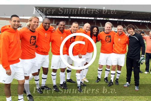 Amsterdam 1 juni 2012
Voetbaltournooi Johan Cruijff foundation in het olympisch stadion .
oa Johan Cruijff John Ewbank Thomas Acda Aron Winter Brian Roy Tonnie Bruins Slot Ronald de Boer William Spaay Najib Amhali Edwin v d Sar Raoul Heertje en Rohan Marley ( zoon Bob Marley) deden mee.
Peter Smulders bv