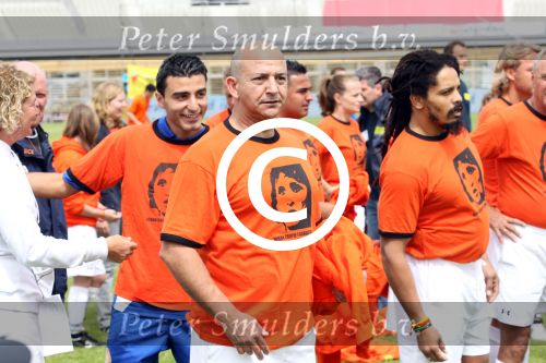 Amsterdam 1 juni 2012
Voetbaltournooi Johan Cruijff foundation in het olympisch stadion .
oa Johan Cruijff John Ewbank Thomas Acda Aron Winter Brian Roy Tonnie Bruins Slot Ronald de Boer William Spaay Najib Amhali Edwin v d Sar Raoul Heertje en Rohan Marley ( zoon Bob Marley) deden mee.
Peter Smulders bv