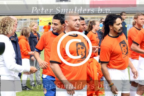 Amsterdam 1 juni 2012
Voetbaltournooi Johan Cruijff foundation in het olympisch stadion .
oa Johan Cruijff John Ewbank Thomas Acda Aron Winter Brian Roy Tonnie Bruins Slot Ronald de Boer William Spaay Najib Amhali Edwin v d Sar Raoul Heertje en Rohan Marley ( zoon Bob Marley) deden mee.
Peter Smulders bv