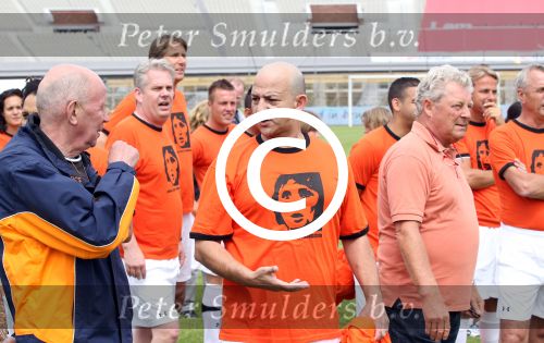 Amsterdam 1 juni 2012
Voetbaltournooi Johan Cruijff foundation in het olympisch stadion .
oa Johan Cruijff John Ewbank Thomas Acda Aron Winter Brian Roy Tonnie Bruins Slot Ronald de Boer William Spaay Najib Amhali Edwin v d Sar Raoul Heertje en Rohan Marley ( zoon Bob Marley) deden mee.
Peter Smulders bv