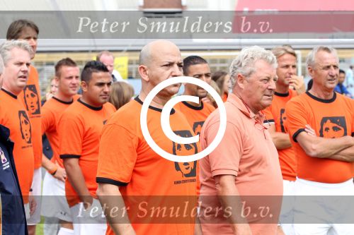 Amsterdam 1 juni 2012
Voetbaltournooi Johan Cruijff foundation in het olympisch stadion .
oa Johan Cruijff John Ewbank Thomas Acda Aron Winter Brian Roy Tonnie Bruins Slot Ronald de Boer William Spaay Najib Amhali Edwin v d Sar Raoul Heertje en Rohan Marley ( zoon Bob Marley) deden mee.
Peter Smulders bv