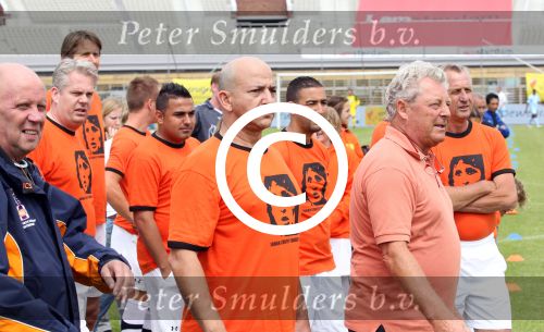 Amsterdam 1 juni 2012
Voetbaltournooi Johan Cruijff foundation in het olympisch stadion .
oa Johan Cruijff John Ewbank Thomas Acda Aron Winter Brian Roy Tonnie Bruins Slot Ronald de Boer William Spaay Najib Amhali Edwin v d Sar Raoul Heertje en Rohan Marley ( zoon Bob Marley) deden mee.
Peter Smulders bv