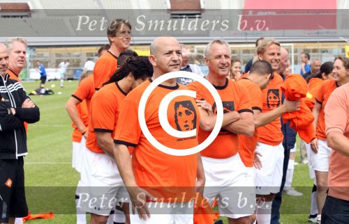 Amsterdam 1 juni 2012
Voetbaltournooi Johan Cruijff foundation in het olympisch stadion .
oa Johan Cruijff John Ewbank Thomas Acda Aron Winter Brian Roy Tonnie Bruins Slot Ronald de Boer William Spaay Najib Amhali Edwin v d Sar Raoul Heertje en Rohan Marley ( zoon Bob Marley) deden mee.
Peter Smulders bv