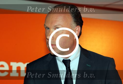 Amsterdam 15 mei 2012
Rene Froger krijgt uit handen van ING CEO Nick Jue de eerste oranje single overhandigt en de nieuweste commercial van ING ivm het EK wordt getoond .
Peter Smulders bv