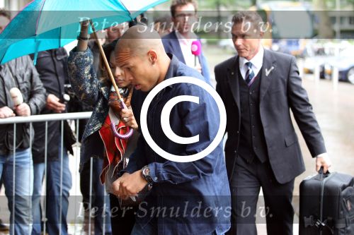 Amsterdam 4 juni 2012
Vertrek Nederlands elftal v.a. het Hilton hotel naar het EK in Oekraine en Polen.
Nigel de Jong met zijn vrouw Winona de Jong
Peter Smulders bv