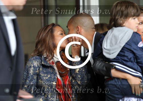 Amsterdam 4 juni 2012
Vertrek Nederlands elftal v.a. het Hilton hotel naar het EK in Oekraine en Polen.
Nigel de Jong met zijn vrouw Winona de Jong
Peter Smulders bv