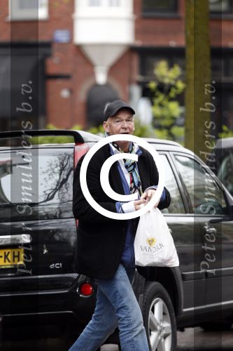 Amsterdam 8 mei 2012
Peter Faber doet boodschappen op de cornelis schuytstraat.
Peter Smulders bv