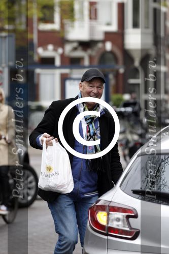 Amsterdam 8 mei 2012
Peter Faber doet boodschappen op de cornelis schuytstraat.
Peter Smulders bv
