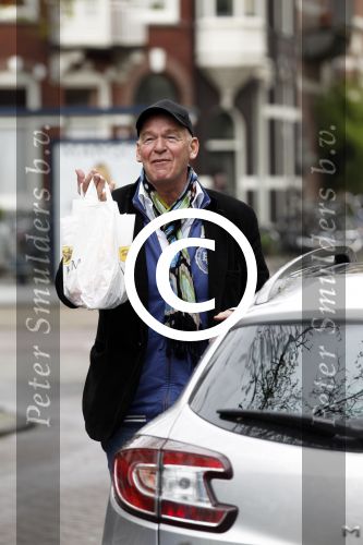 Amsterdam 8 mei 2012
Peter Faber doet boodschappen op de cornelis schuytstraat.
Peter Smulders bv