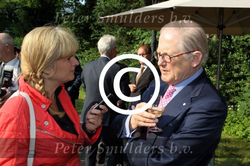Breukelen 12 juni 2012
Haringparty op Neijenrode. Mr Pieter v Vollenhoven met Karin Riethoven
Peter Smulders bv