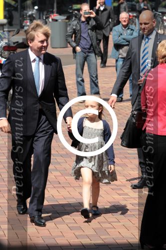 Amsterdam 6 juni 2012
Prinses Maxima Amalia Ariane en Alexia met hun vader Prins Willem Alexander
bij muziek concert in de heineken music hall.
Peter Smulders bv