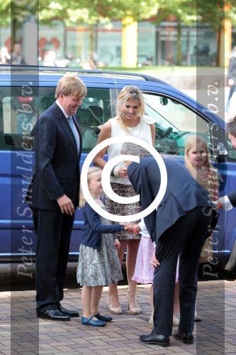 Amsterdam 6 juni 2012
Prinses Maxima Amalia Ariane en Alexia met hun vader Prins Willem Alexander
bij muziek concert in de heineken music hall.
Peter Smulders bv