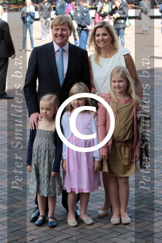 Amsterdam 6 juni 2012
Prinses Maxima Amalia Ariane en Alexia met hun vader Prins Willem Alexander
bij muziek concert in de heineken music hall.
Peter Smulders bv