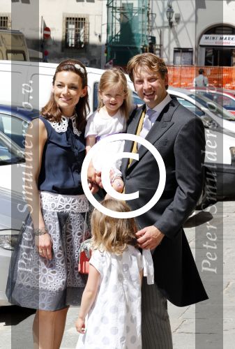 Florence 16 juni 2012
Trouwen Prinses Carolina de Borbon Parma en Albert Brenninkmeijer in de basilica di san Miniato al Monte. Prinses Aimee met prins Floris en kinderen
Peter Smulders bv