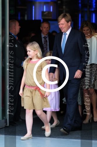 Amsterdam 6 juni 2012
Prinses Maxima Amalia Ariane en Alexia met hun vader Prins Willem Alexander
bij muziek concert in de heineken music hall.
Peter Smulders bv