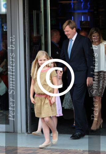 Amsterdam 6 juni 2012
Prinses Maxima Amalia Ariane en Alexia met hun vader Prins Willem Alexander
bij muziek concert in de heineken music hall.
Peter Smulders bv