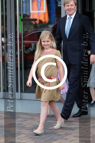 Amsterdam 6 juni 2012
Prinses Maxima Amalia Ariane en Alexia met hun vader Prins Willem Alexander
bij muziek concert in de heineken music hall.
Peter Smulders bv
