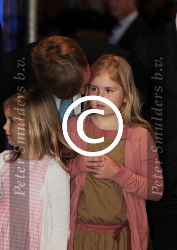Amsterdam 6 juni 2012
Prinses Maxima Amalia Ariane en Alexia met hun vader Prins Willem Alexander
bij muziek concert in de heineken music hall.
Peter Smulders bv