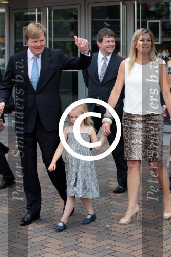 Amsterdam 6 juni 2012
Prinses Maxima Amalia Ariane en Alexia met hun vader Prins Willem Alexander
bij muziek concert in de heineken music hall.
Peter Smulders bv