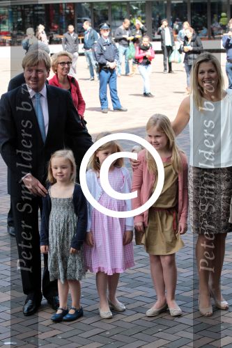 Amsterdam 6 juni 2012
Prinses Maxima Amalia Ariane en Alexia met hun vader Prins Willem Alexander
bij muziek concert in de heineken music hall.
Peter Smulders bv