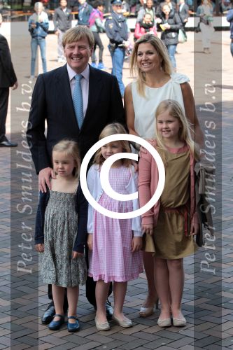 Amsterdam 6 juni 2012
Prinses Maxima Amalia Ariane en Alexia met hun vader Prins Willem Alexander
bij muziek concert in de heineken music hall.
Peter Smulders bv