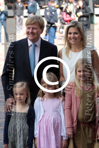 Amsterdam 6 juni 2012
Prinses Maxima Amalia Ariane en Alexia met hun vader Prins Willem Alexander
bij muziek concert in de heineken music hall.
Peter Smulders bv